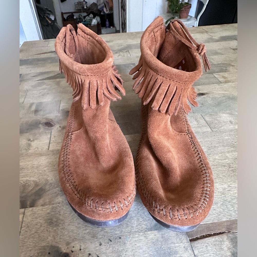 Classic Minnetonka back zip boots